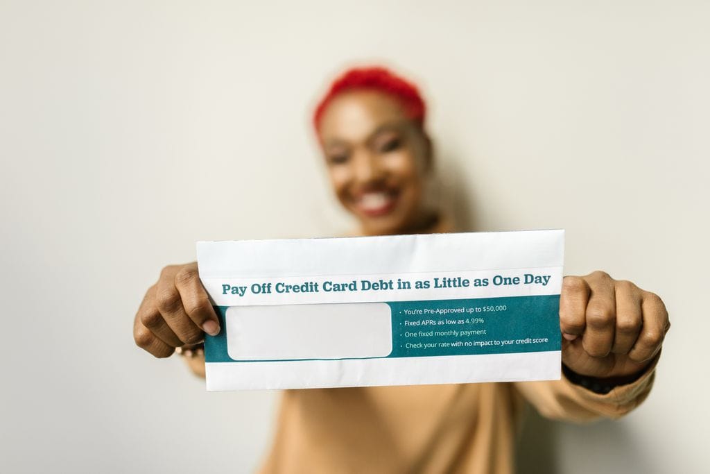 How to Clear Credit Card Debt in UAE Without Damaging Your AECB Score